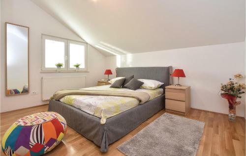 Three-bedroom Apartment In Kastel Gomilica