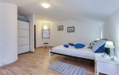 Three-bedroom Holiday Home In Krasica