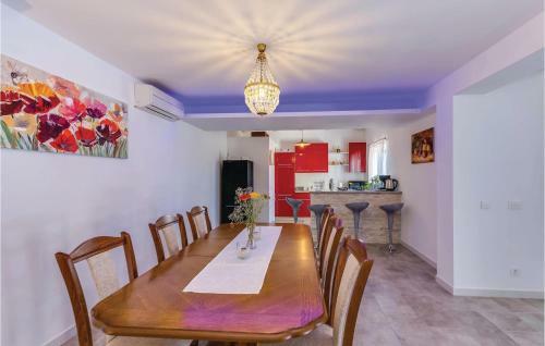 Three-bedroom Holiday Home In Krasica