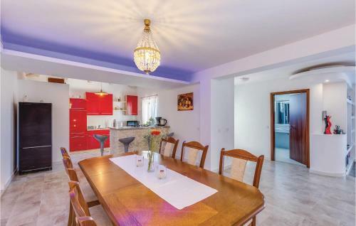 Three-bedroom Holiday Home In Krasica