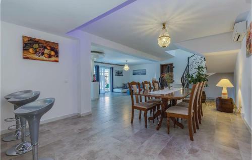 Three-bedroom Holiday Home In Krasica
