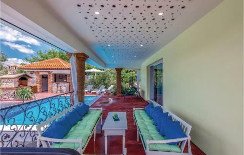 Three-bedroom Holiday Home In Krasica