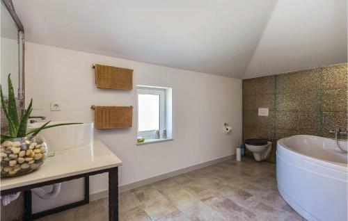 Three-bedroom Holiday Home In Krasica