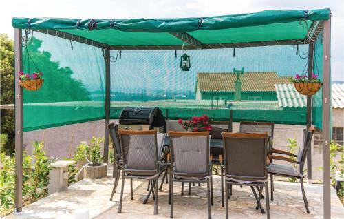 Three-bedroom Apartment In Kastel Sucurac