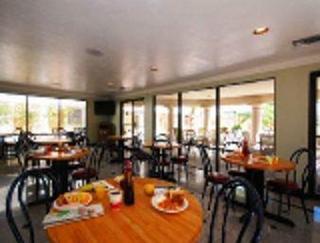 Hotel Ramada Inn & Suites Foothills
