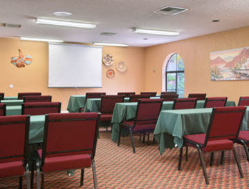 Hotel Ramada Inn & Suites Foothills