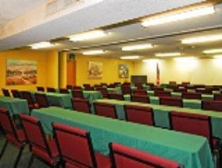 Hotel Ramada Inn & Suites Foothills