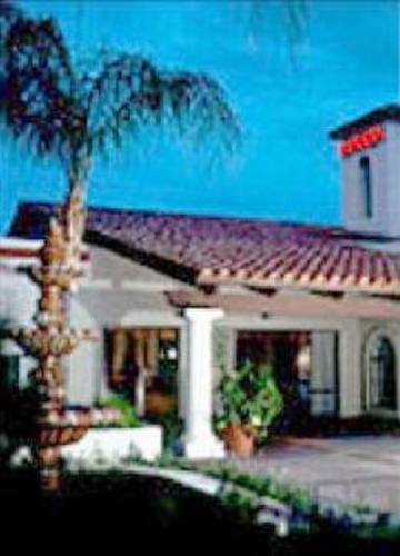 Hotel Ramada Inn & Suites Foothills