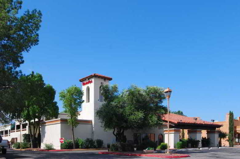 Hotel Ramada Inn & Suites Foothills
