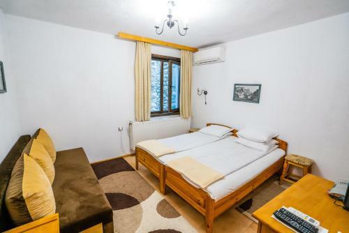 Hostal Toni's Guest House