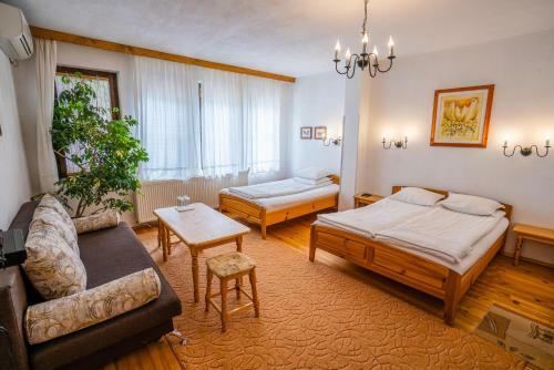 Hostal Toni's Guest House