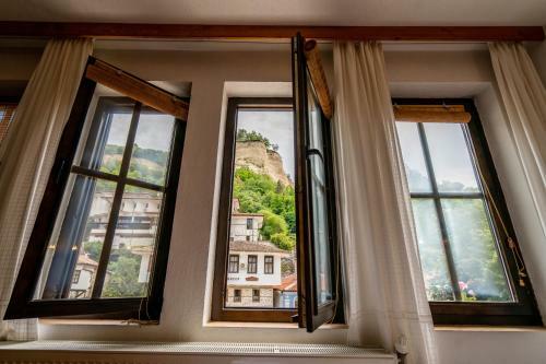 Hostal Toni's Guest House