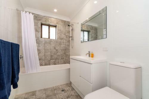 Elegant Waterfront Gem Where The Ocean Meets The Canal!