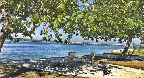 First Floor Unit Close To Shops, Park And Waterfront!