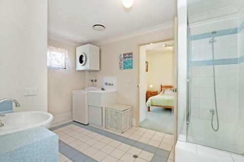 Quiet Location Across From Waterfront - South Esp, Bongaree