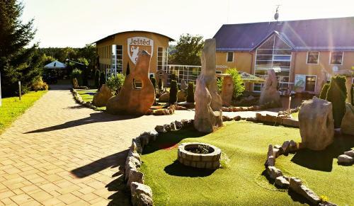 Hostal Restaurace A Penzion Golf Jested