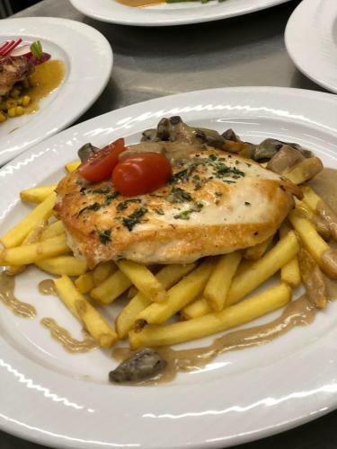 Hostal Restaurace A Penzion Golf Jested