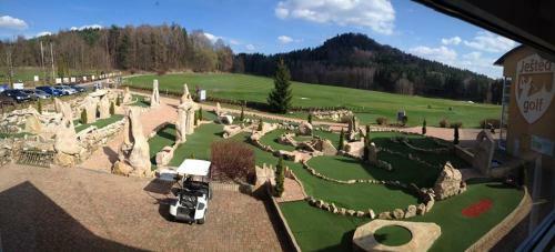 Hostal Restaurace A Penzion Golf Jested