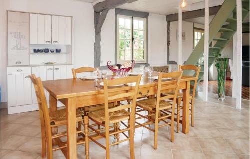 Two-bedroom Holiday Home In Berville Sur Mer