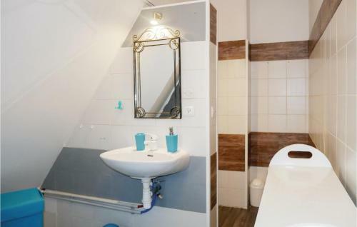 Two-bedroom Holiday Home In Berville Sur Mer