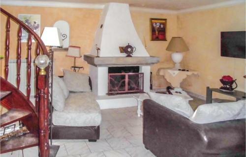 Three-bedroom Holiday Home In Carpentras