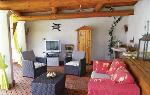 Three-bedroom Holiday Home In Carpentras