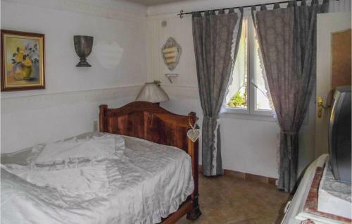 Three-bedroom Holiday Home In Carpentras