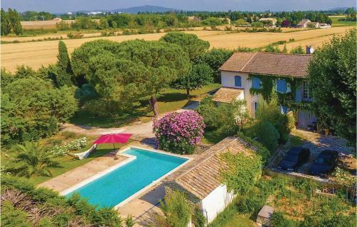Eight-bedroom Holiday Home In Caderousse