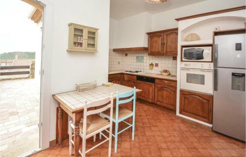 Four-bedroom Holiday Home In Cornillion Confoux