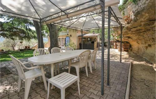 Four-bedroom Holiday Home In Cornillion Confoux