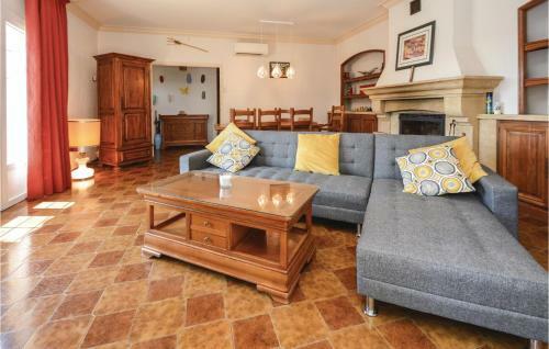 Four-bedroom Holiday Home In Cornillion Confoux
