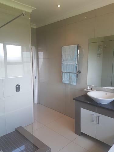 Hostal 6 On Capella Guesthouse