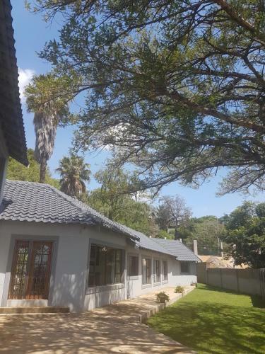Hostal 6 On Capella Guesthouse