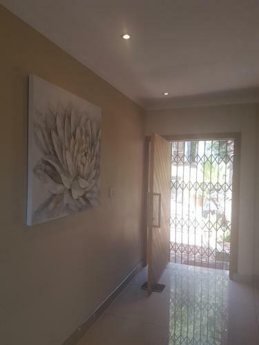 Hostal 6 On Capella Guesthouse