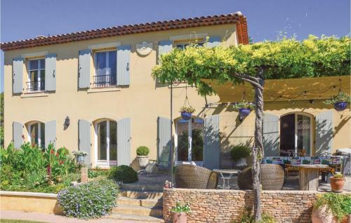 Three-bedroom Holiday Home In Mallemort