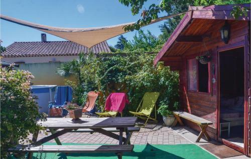 Three-bedroom Holiday Home In Mallemort
