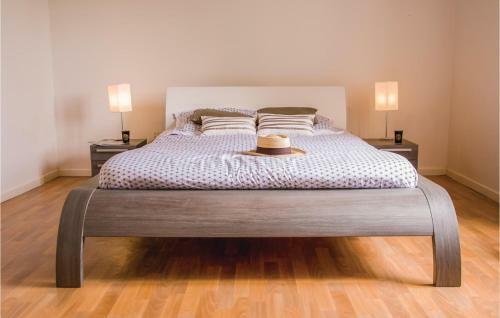 Five-bedroom Holiday Home In Sembas