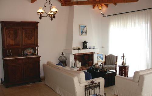 Three-bedroom Holiday Home In Mantineia Messinia