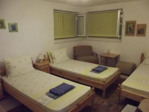 Hostal Plamena Guest Rooms