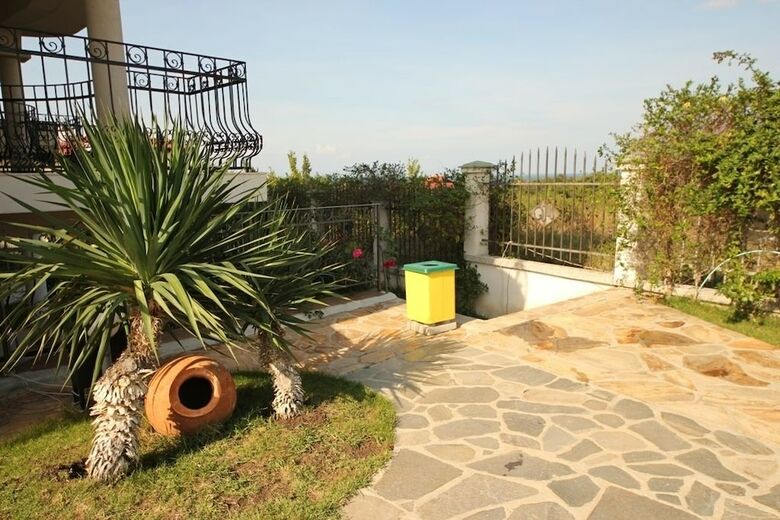 Menada Green Hills Apartments