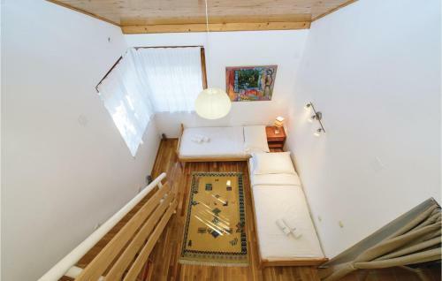 Three-bedroom Holiday Home In Donji Zvecaj