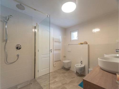 Two-bedroom Holiday Home In Loviste