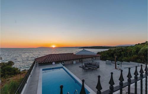Two-bedroom Holiday Home In Loviste