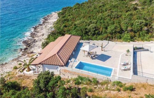 Two-bedroom Holiday Home In Loviste