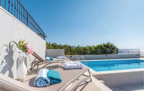Two-bedroom Holiday Home In Loviste