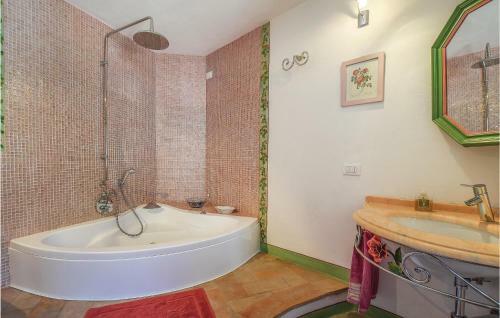 One-bedroom Holiday Home In Comano (Ms)
