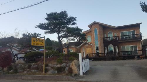 Yellow Pension