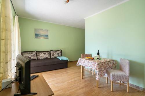 Garden & Swimming Pool Apartments Orahovac