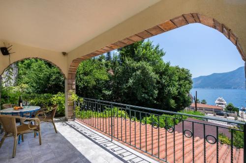 Garden & Swimming Pool Apartments Orahovac