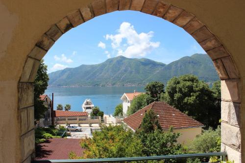 Garden & Swimming Pool Apartments Orahovac
